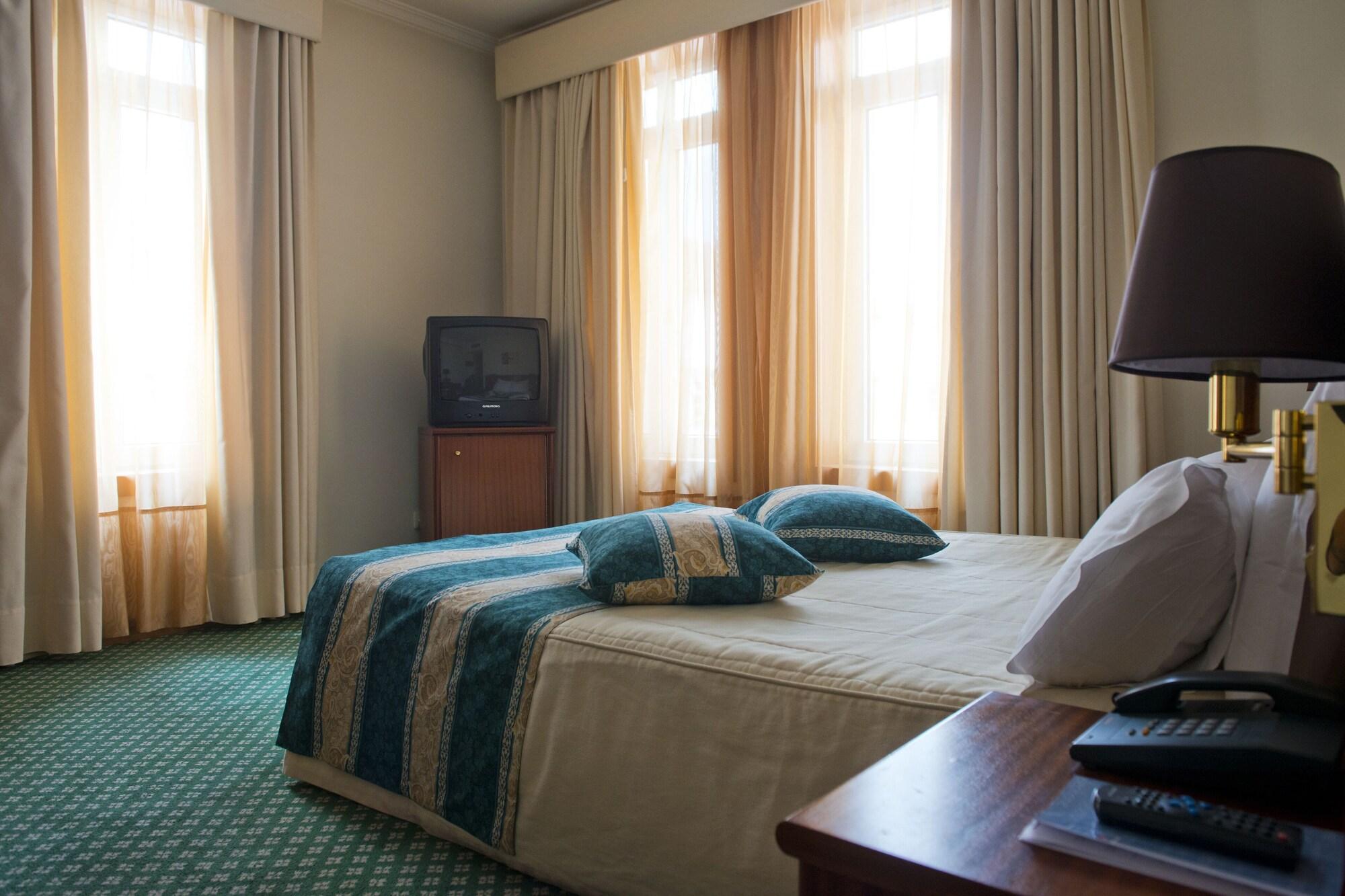 Hotel Eurosol Gouveia ภายนอก รูปภาพ