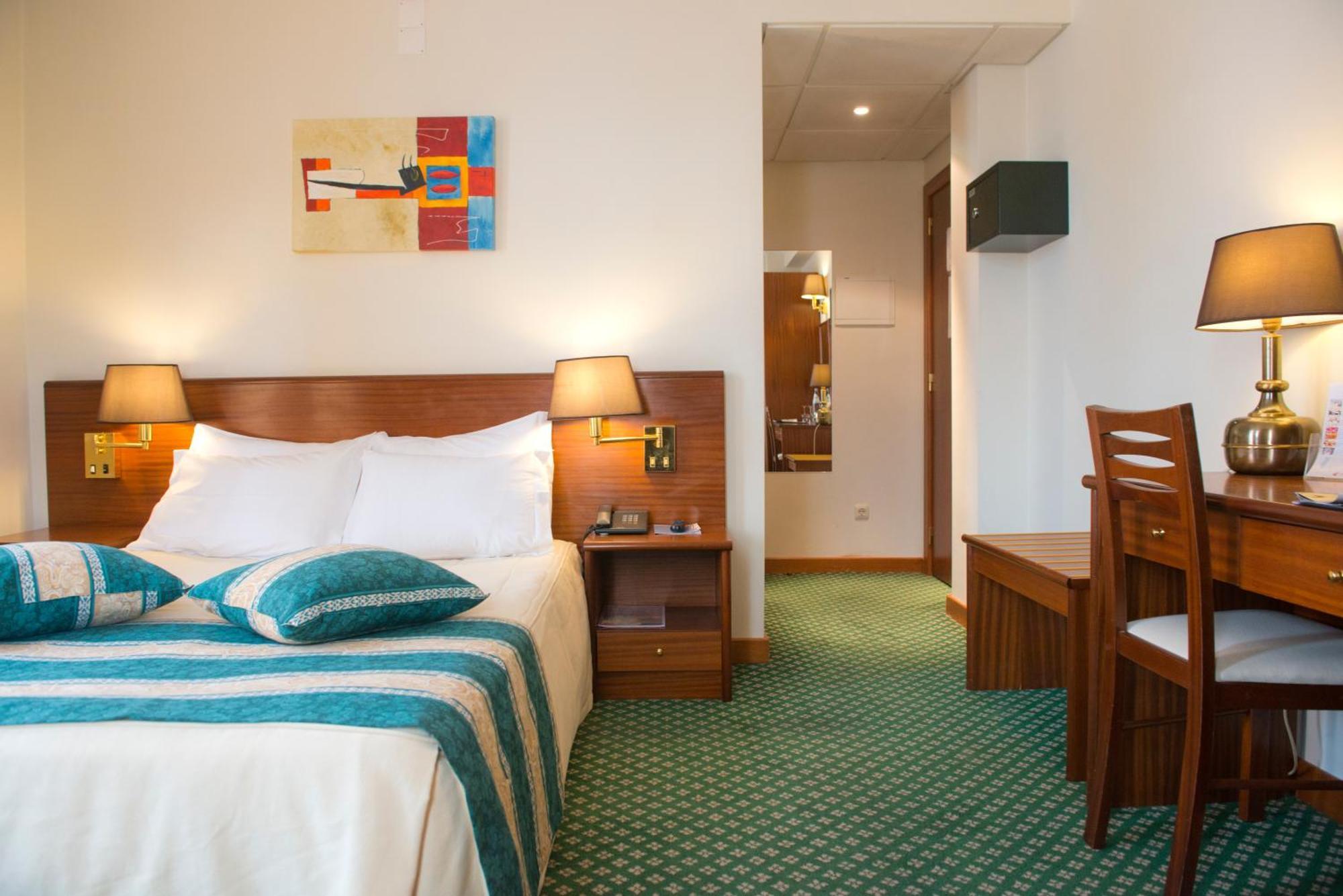 Hotel Eurosol Gouveia ภายนอก รูปภาพ