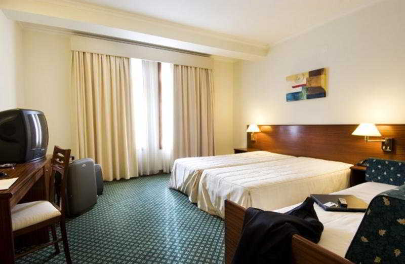 Hotel Eurosol Gouveia ภายนอก รูปภาพ