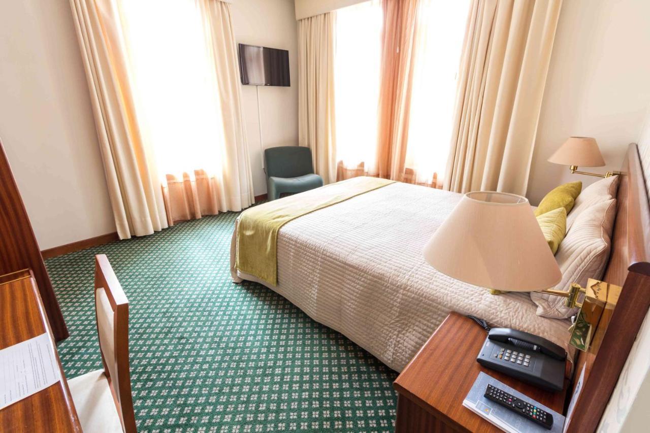 Hotel Eurosol Gouveia ภายนอก รูปภาพ